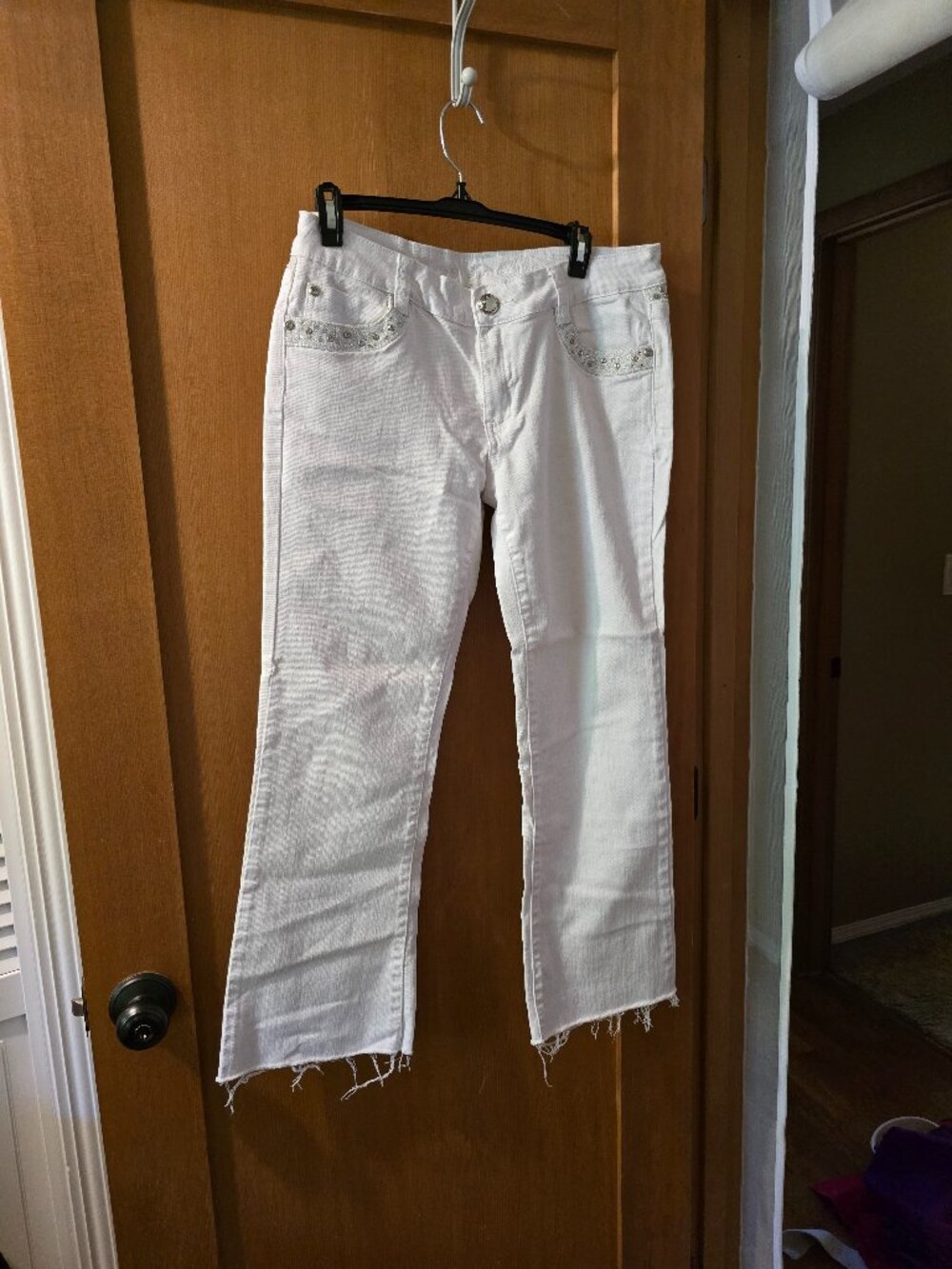 Miss Chic Embellished White Crop Jeans – Rhinestone Pocket Raw Hem Denim